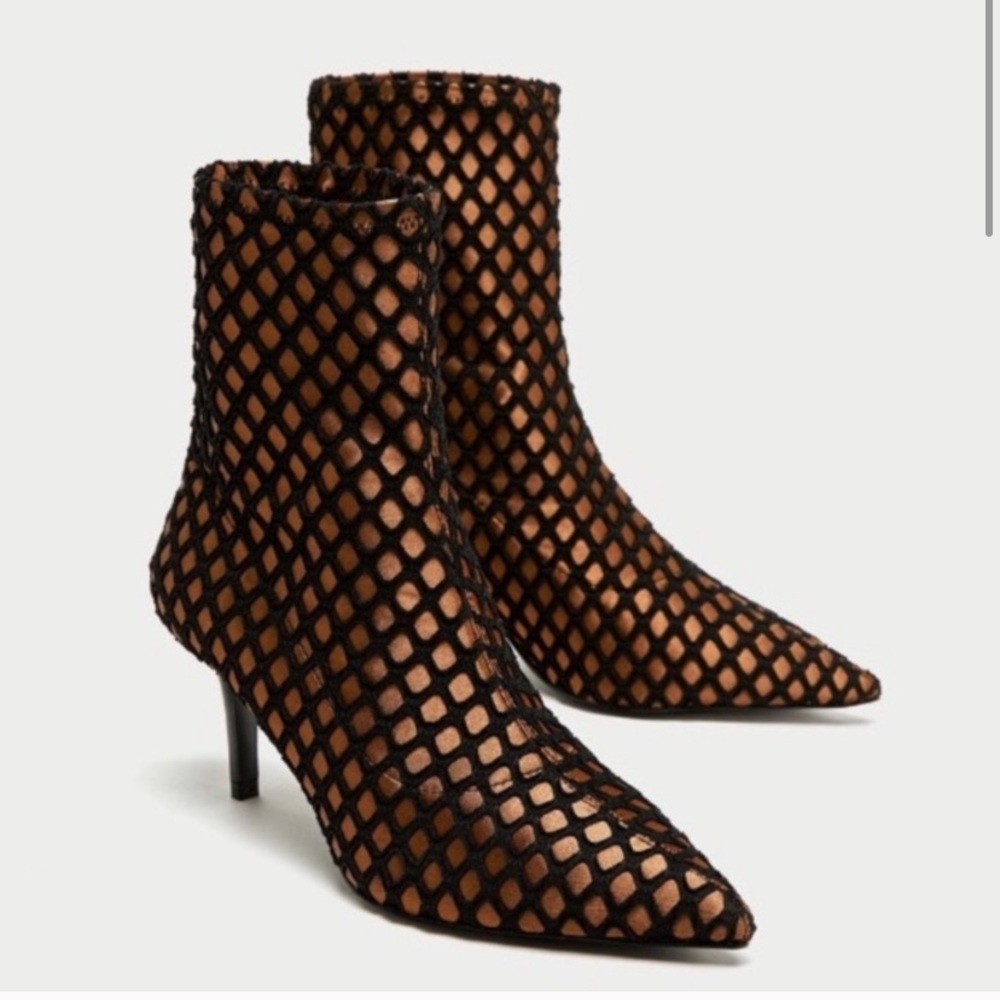 Zara ||  Fishnet Pointed Boots | Size 6